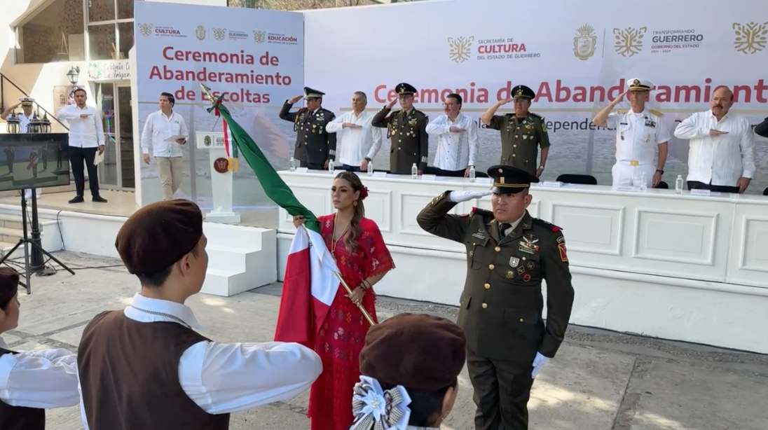 E. Salgado preside Ceremonia de Abanderamiento de Escoltas en Iguala