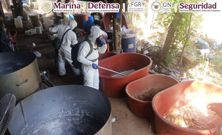 Desmantelan laboratorio clandestino y aseguran 300 kilos de metanfetamina en la sierra de Tecpan