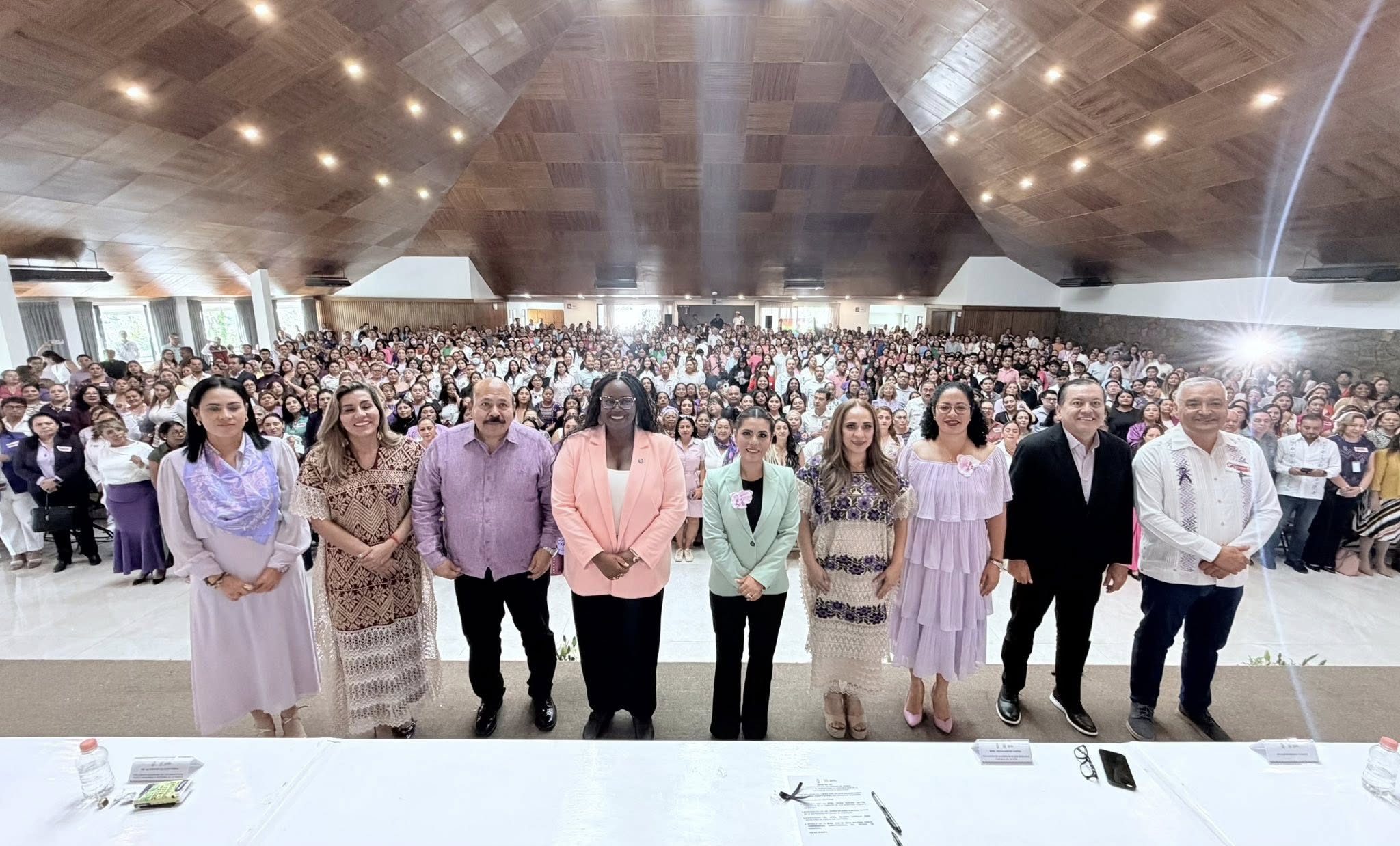 E. Salgado comparte fotos del 4° Congreso Estatal de Unidades de Género en Chilpancingo