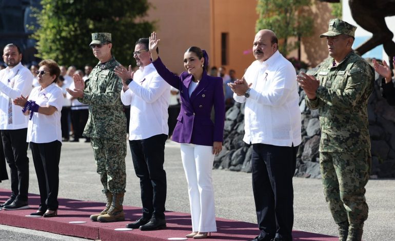 Evelyn Salgado encabeza ceremonia cívica en Guerrero y destaca la lucha de las mujeres