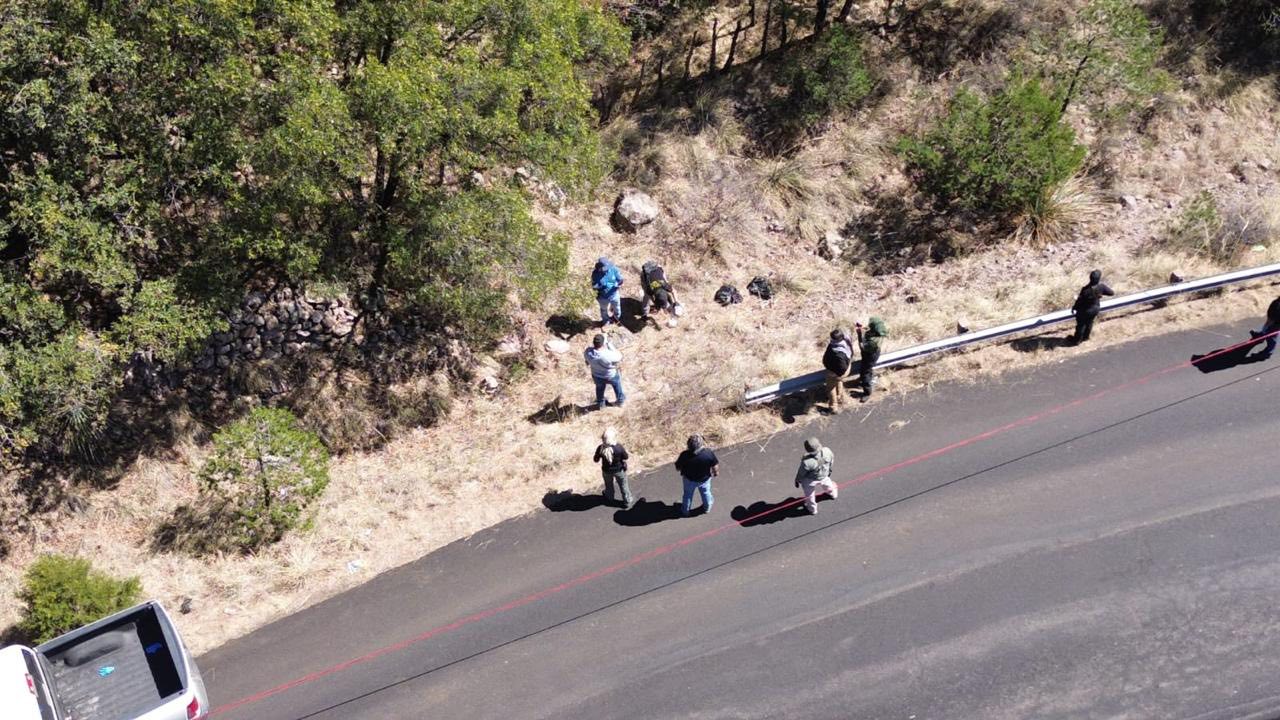 Localizan restos óseos en operativo de rastreo en la carretera Parral–Guadalupe y Calvo