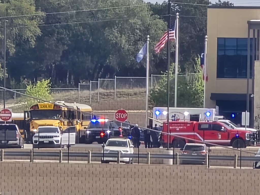 Otra vez el horror en Texas: Alumno de 15 años balea a su maestra en plena clase y se quita la vida