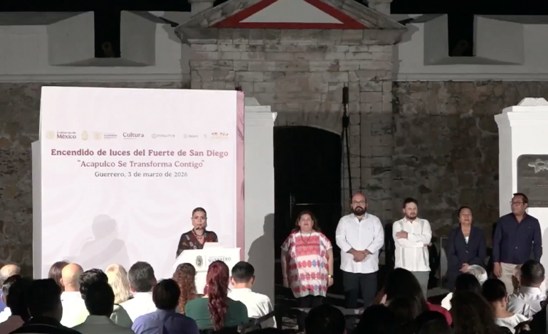 Evelyn Salgado encabeza encendido de luces en el Fuerte de San Diego, en Acapulco